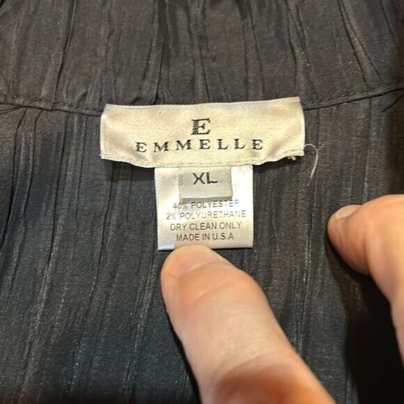 Emmelle XL Black Crinkle Textured Button-Up Blouse With Ruffle Collar - Picture 4 of 6